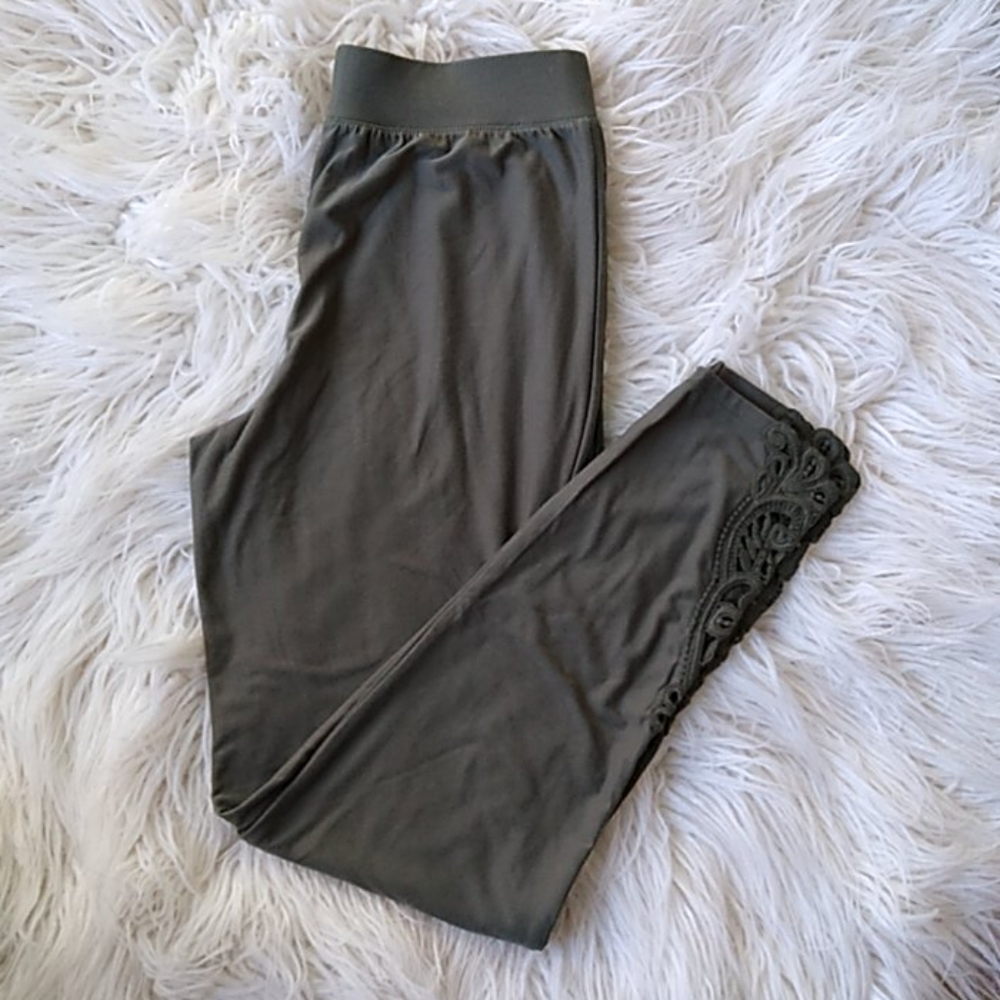 Green decorative legging